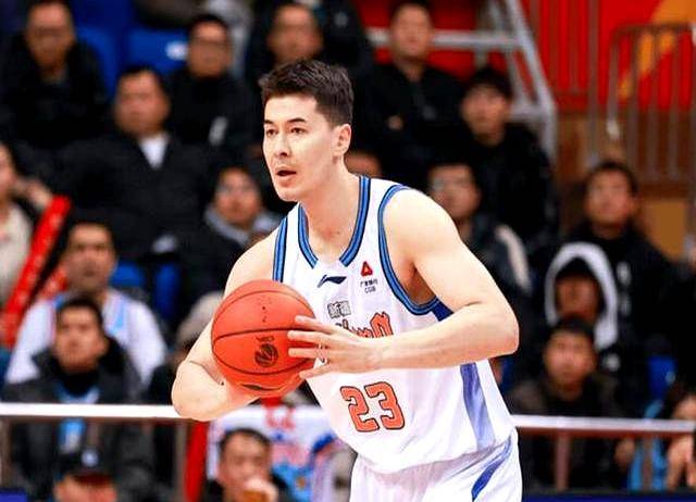 球盟会官方-成都蓉城与柔佛新山激战